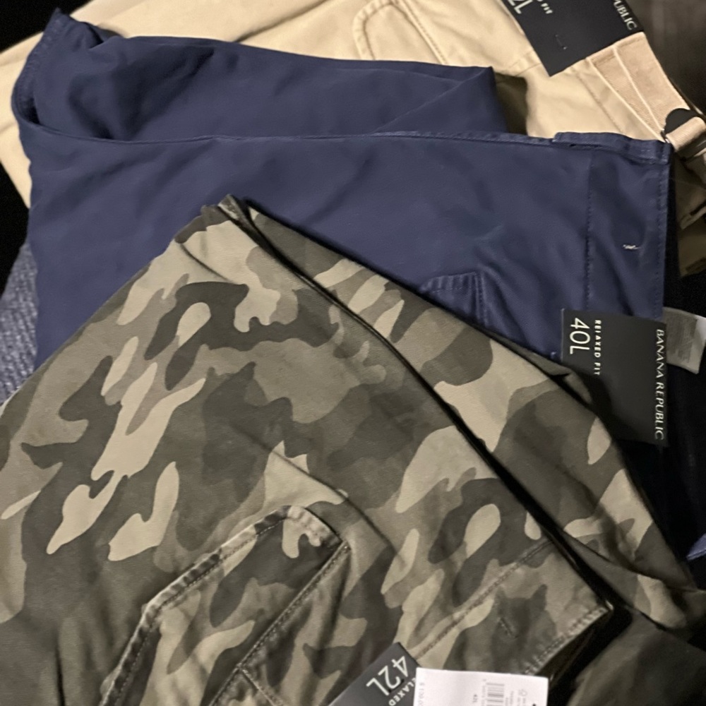 BANANA REPUBLIC TRAVELER CARGOS